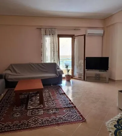 Elenis House Apartamento Finiq