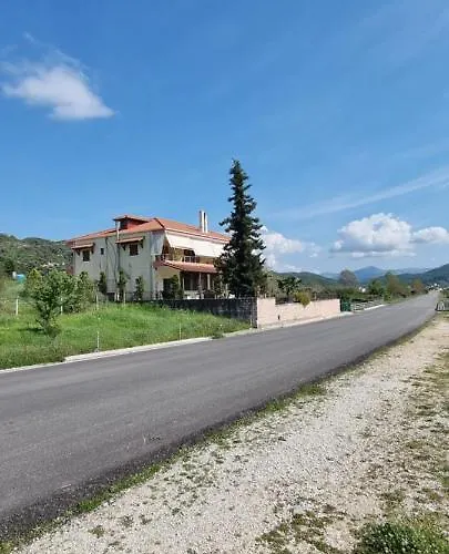 Elenis House Apartamento Finiq