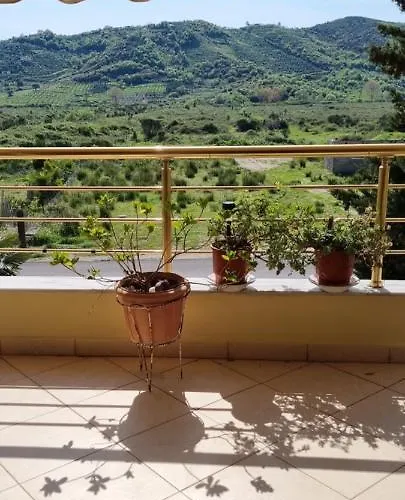 Elenis House * Finiq