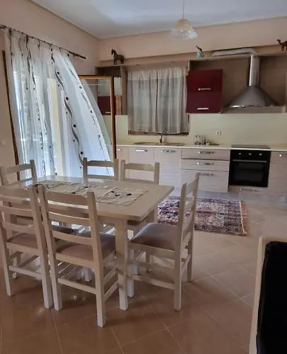 Elenis House Apartamento *