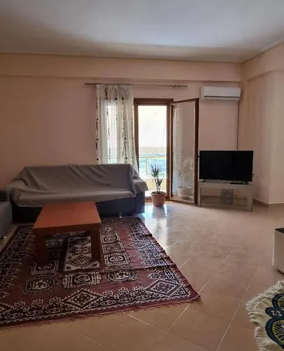 Elenis House Apartamento Finiq
