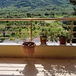 Elenis House * Finiq
