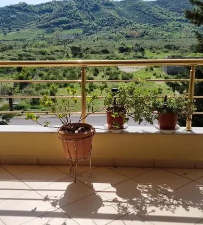 Elenis House * Finiq